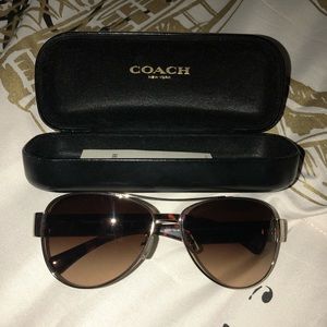Authentic Coach 🖤 aviator style sunglasses ❤️
